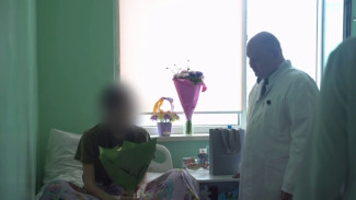 Четверо подростков, пострадавших при обрушении балкона в севастопольской школе, остаются в больнице