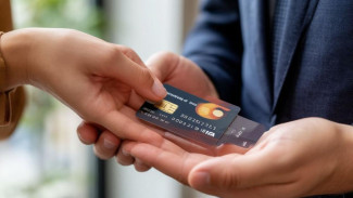 Крымчанка продала знакомому банковскую карту за 6 тысяч рублей: Возбуждено уголовное дело