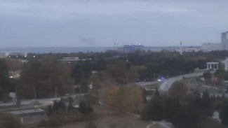 В Севастополе виден дым от сбитого дрона