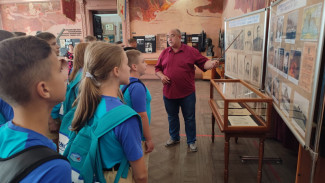 В музее Черноморского флота провели экскурсию для «артековцев»