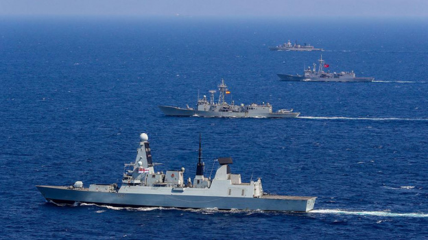 Боевые корабли НАТО направились на Крым 