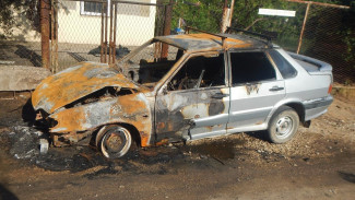 Пьяный крымчанин сжег машину своего соседа, потому что он перегородил выезд