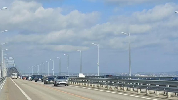 Движение на автодорожной части Крымского моста запущено по всем полосам