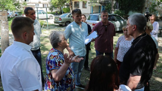 Аксёнов поручил благоустроить детские площадки и газоны в Симферополе