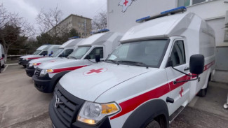 Крымским медикам передали новые машины «скорой помощи»