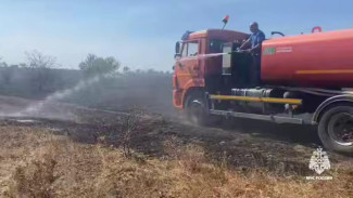 Пожар в районе села Камышинка полностью потушили 
