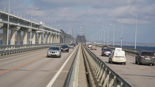 Железную дорогу на Крымском мосту восстановят летом