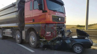 В Белогорском районе грузовик врезался в легковушку