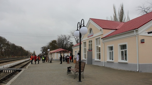 В Крыму после капремонта открыли платформу на ж/д станции