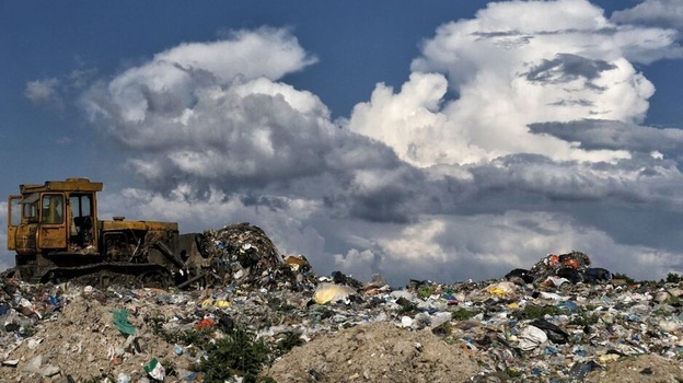 В Крыму ликвидируют 13 свалок мусора