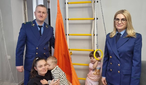 Четырехлетний крымчанин получил ценный подарок от прокуратуры