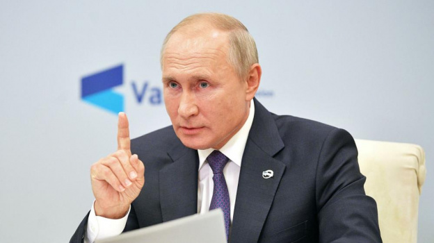 Путин назвал бредом и собачьей чушью санкции против крымчан