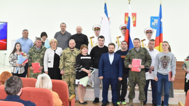 В Алуште выдали сертификаты на землю военнослужащим