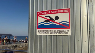 Перед обрушившимся в Алуште причалом установили защитные ограждения