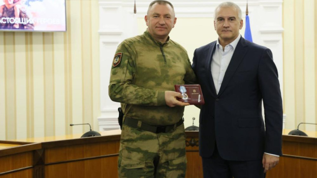 Сергей Аксёнов наградил участников Народного ополчения Крыма