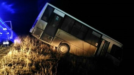 В Белогорском районе Крыма пассажирский автобус съехал в кювет
