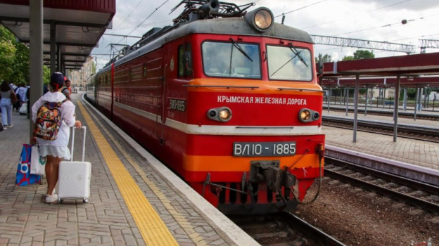 С 1 июля еще один поезд соединит столицы России и Крыма