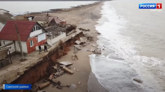 Штормы разбили пляж в Сакском районе