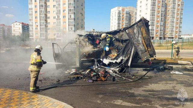 В Симферополе на стоянке сгорел грузовик