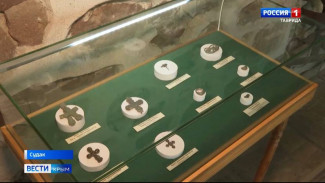  В музее-заповеднике «Судакская крепость» представили новую коллекцию экспонатов