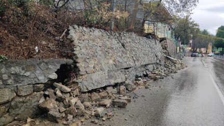 Подпорная стена частично обрушилась на автодороге «Ливадия – Симеиз» в Крыму