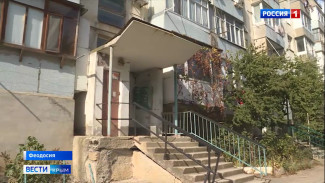 Один из домов в Феодосии стал постепенно разрушаться на глазах местных жителей