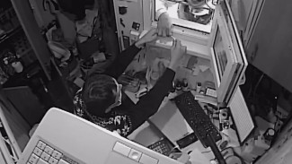 Грабитель в Крыму вырвал из рук работника ломбарда золотой браслет 
