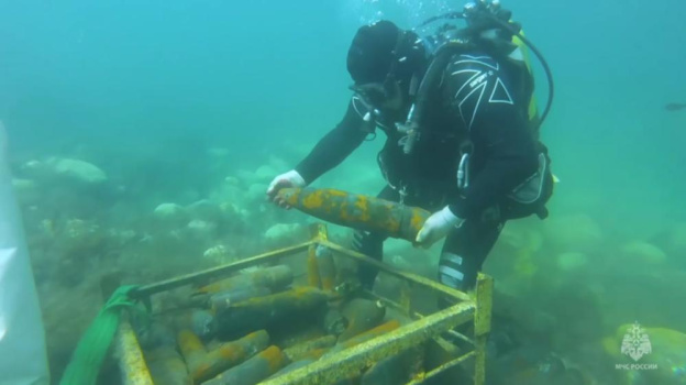 Более двух тысяч боеприпасов времен ВОВ подняли со дна бухты Гильзовая
