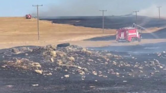 В Симферопольском районе тушат возгорание сухой травы