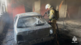 В Симферополе потушен пожар в гаражно-строительном кооперативе