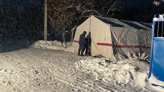 Пункт обогрева в Севастополе развернули сотрудники МЧС