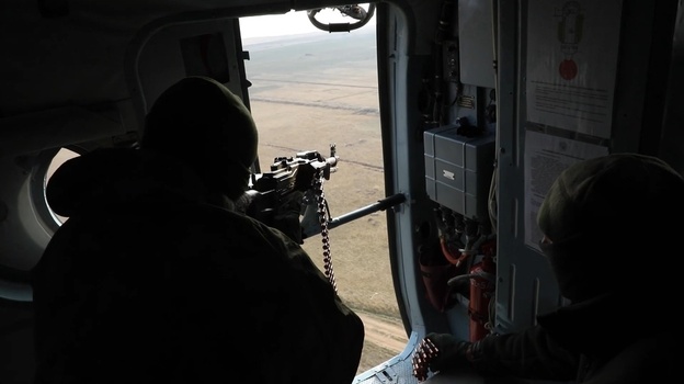 СОБР отработал в Евпатории пулемётную стрельбу из вертолёта (ВИДЕО)