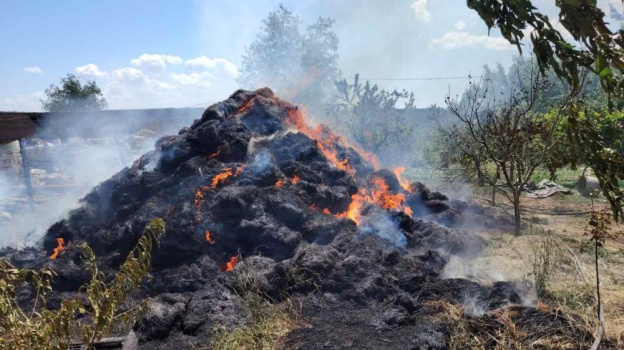 В Крыму сгорели дотла 200 тюков сена