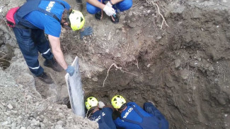 В Ялте строитель провел больше часа по тоннами обвалившегося на него грунта 