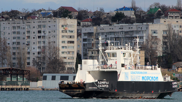 В Севастополе остановили катера и паром из-за непогоды