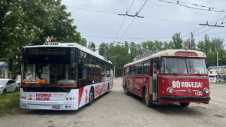 Троллейбусы, посвященные 80-летию Великой Победы, вышли на маршруты сразу в четырех городах Крыма