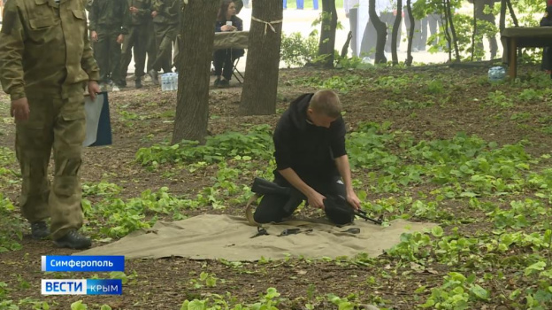 Крымские школьники приняли участие в военно-спортивной игре «Победа»