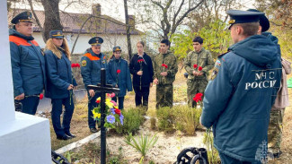 Юные ялтинцы приняли участие в акции по благоустройству памятников воинской славы 