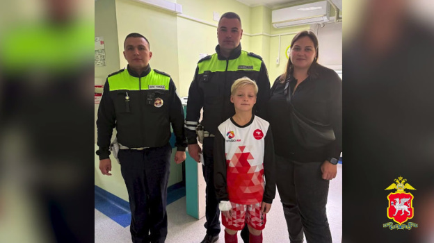 В Ялте инспекторы ДПС спасли ребёнка с отёком Квинке