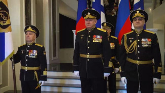 Новому командующему Черноморским флотом вручили личный штандарт