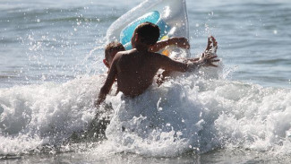 В Анапе запретили плавать на надувных матрасах после ЧП с детьми в Крыму