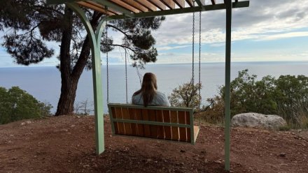 На Солнечной тропе в Ялте устанавливают подвесные скамейки