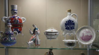 В Крымском этнографическом музее открылась выставка керамики и фарфора