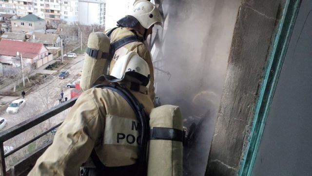 В Саках эвакуировали 14 человек из-за пожара