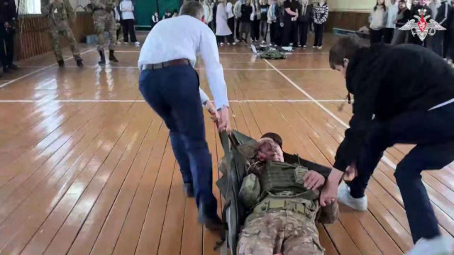 Курские школьники осваивают тактическую медицину с морпехами 810 бригады