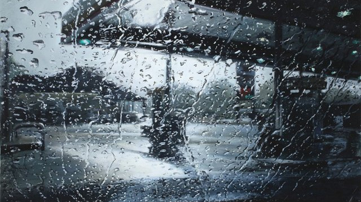 Лобовое стекло в каплях дождя