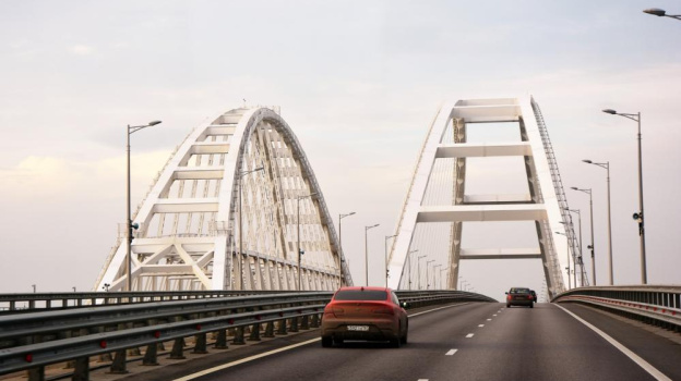 Подрядчик опроверг возобновление движения по Крымскому мосту