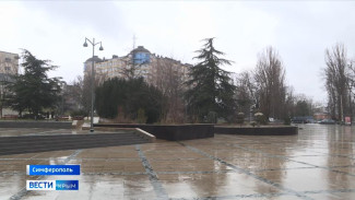 Сквер в Симферополе начал разрушаться после реконструкции