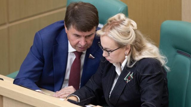 Цеков и Ковитиди внесли законопроект о запрете некириллических алфавитов в рекламе