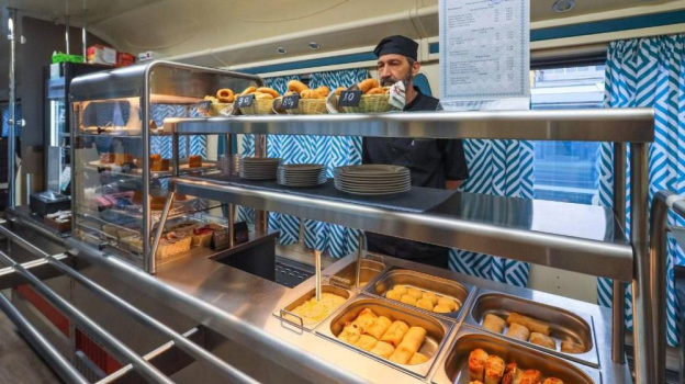 Постоянную вагон-столовую запустили в одном из поездов 